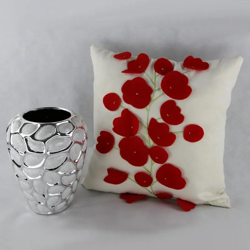 Вышитые подушки