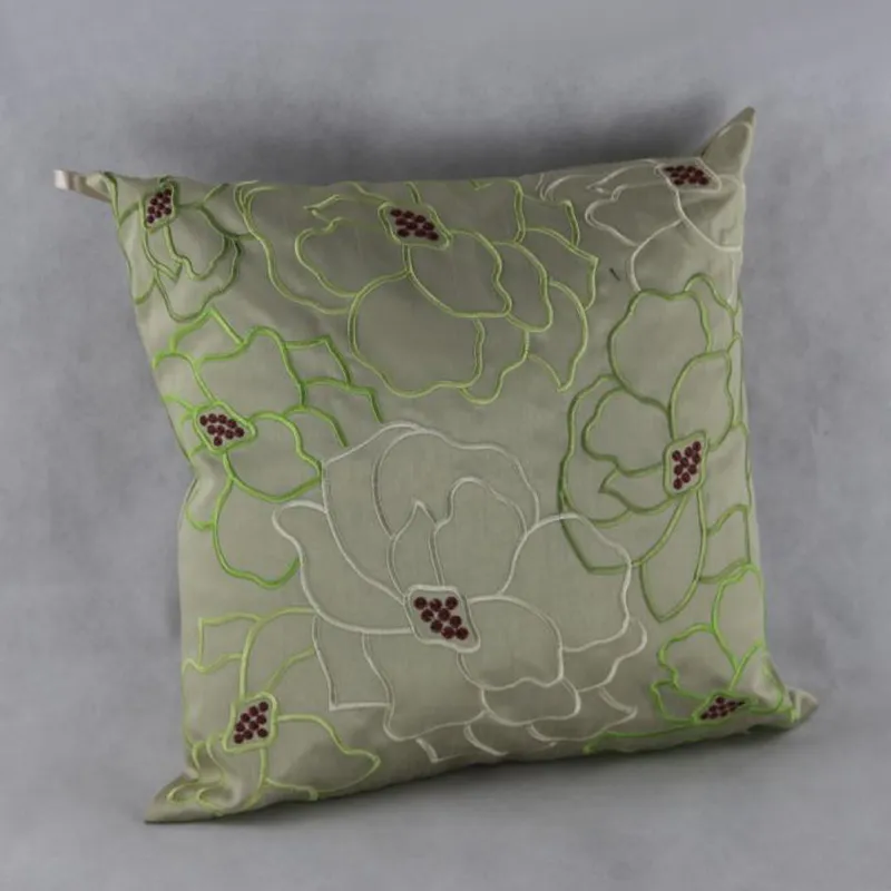 Вышитые подушки