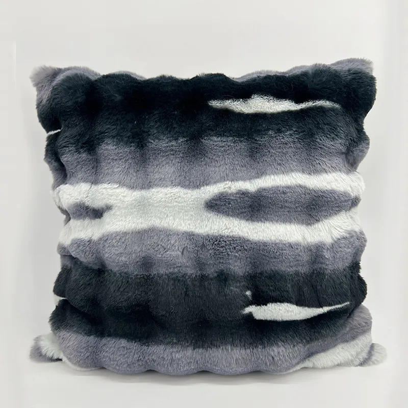 Меховая подушка