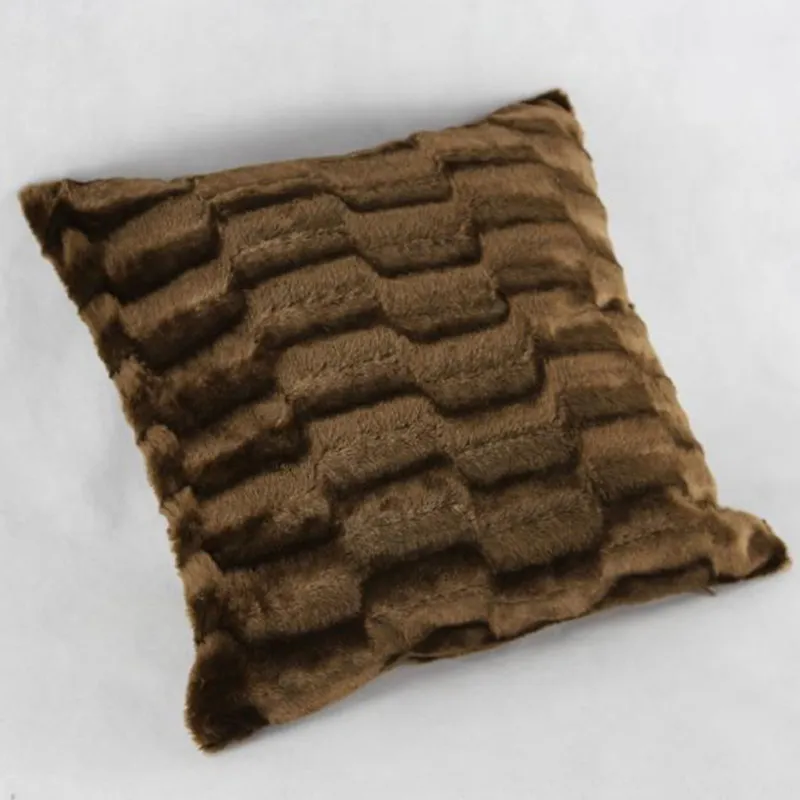 Меховая подушка