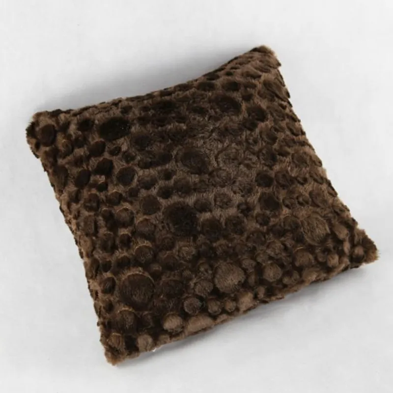 Меховая подушка