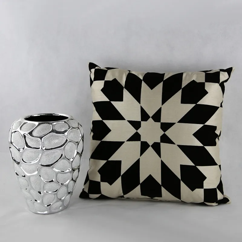 Подушка с принтом