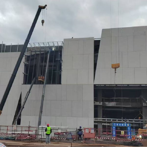 ООО Гуйчжоу Жуйци Шэнтэн Промышленная Компания поставила UHPC фасадные панели для Спортивного центра Ибин, способствуя идеальному представлению знакового объекта провинциальных Игр