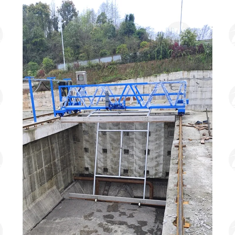 Мостовой скребковый илоудалитель