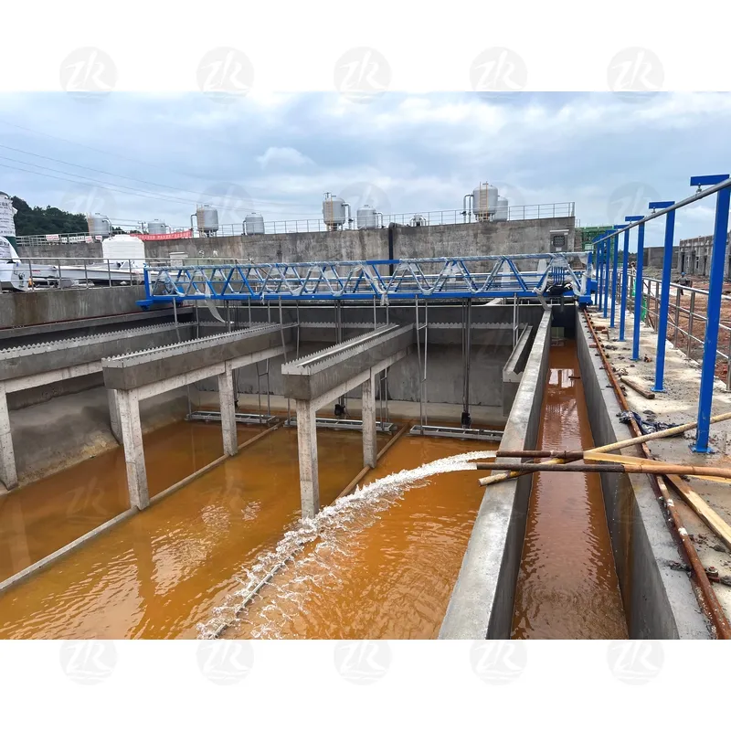 Мостовой скребковый илоудалитель