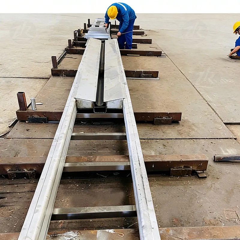 Одновальный скребковый илоудалитель