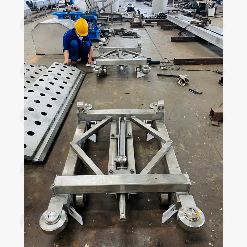 Одновальный скребковый илоудалитель