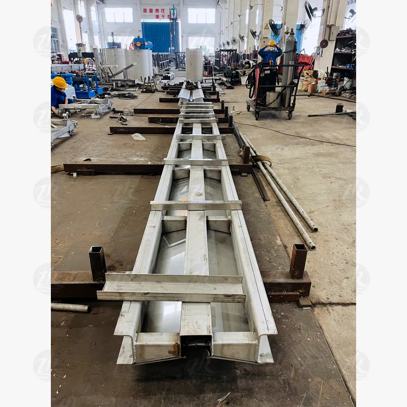 Одновальный скребковый илоудалитель