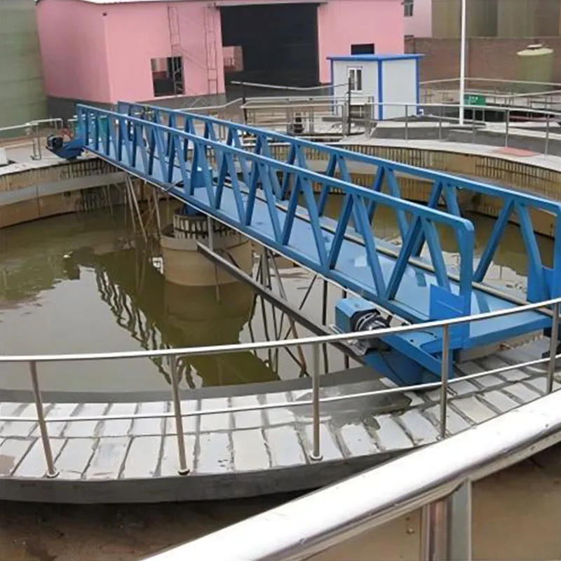 Периферийно-приводной скребковый илосос