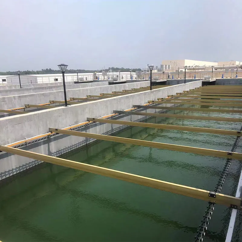 Скребковый илоудалитель с неметаллической цепной пластиной