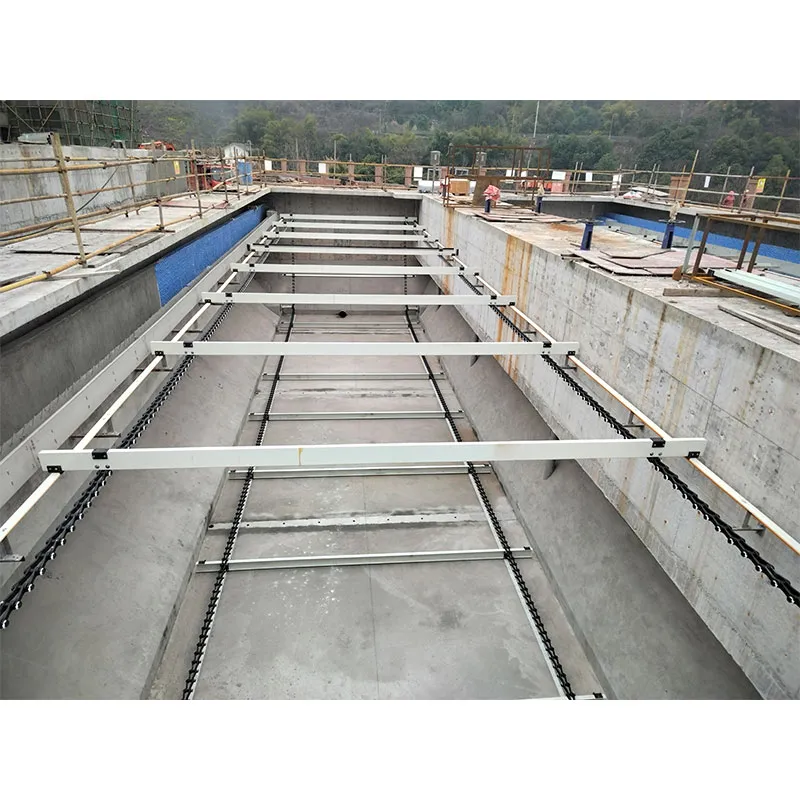 Скребковый илоудалитель с неметаллической цепной пластиной