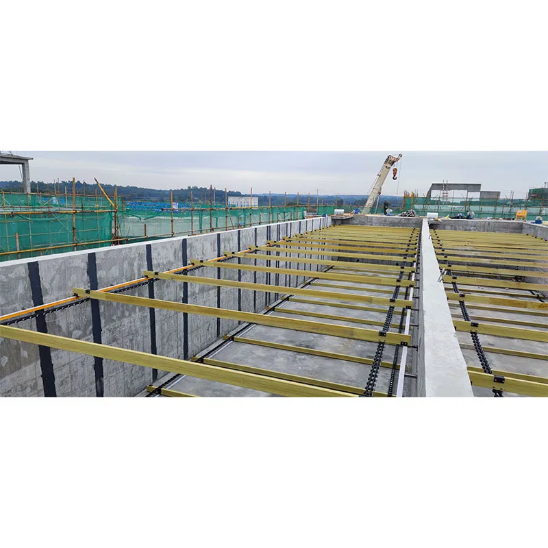 Скребковый илоудалитель с неметаллической цепной пластиной