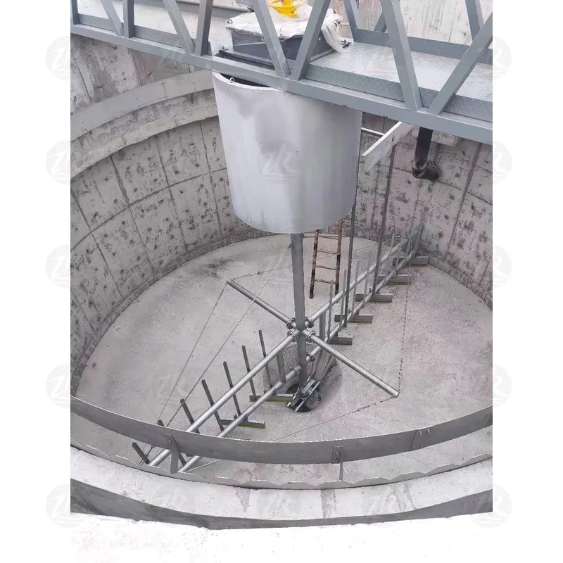 Центрально-приводной скребковый илоудалитель