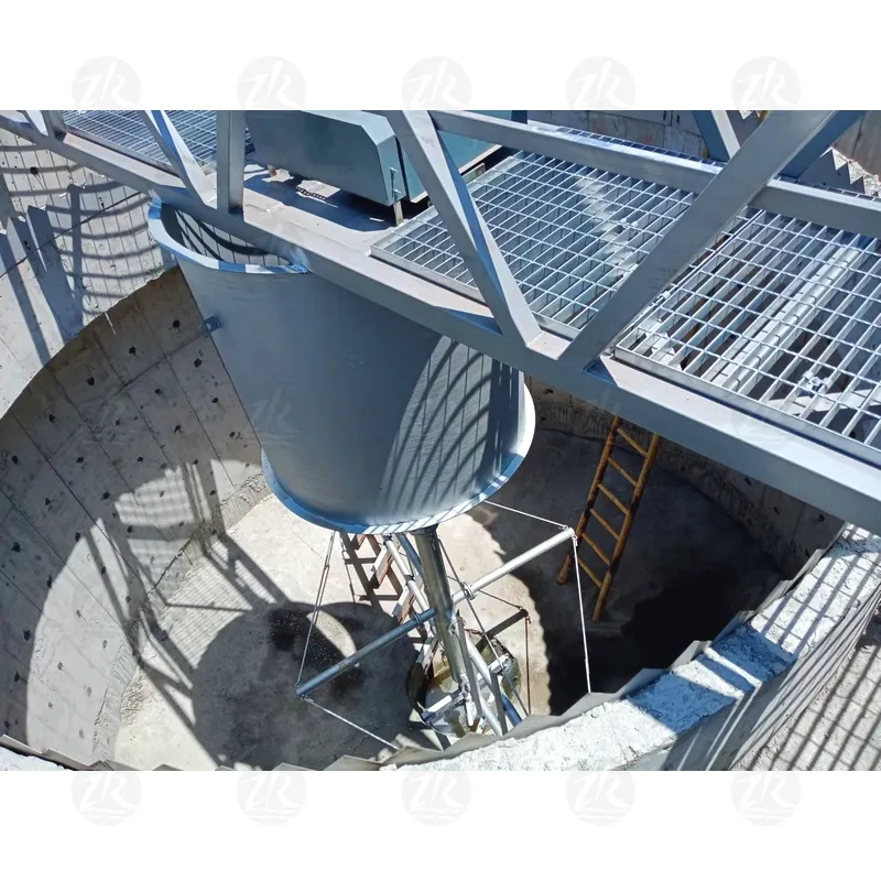 Центрально-приводной скребковый илоудалитель