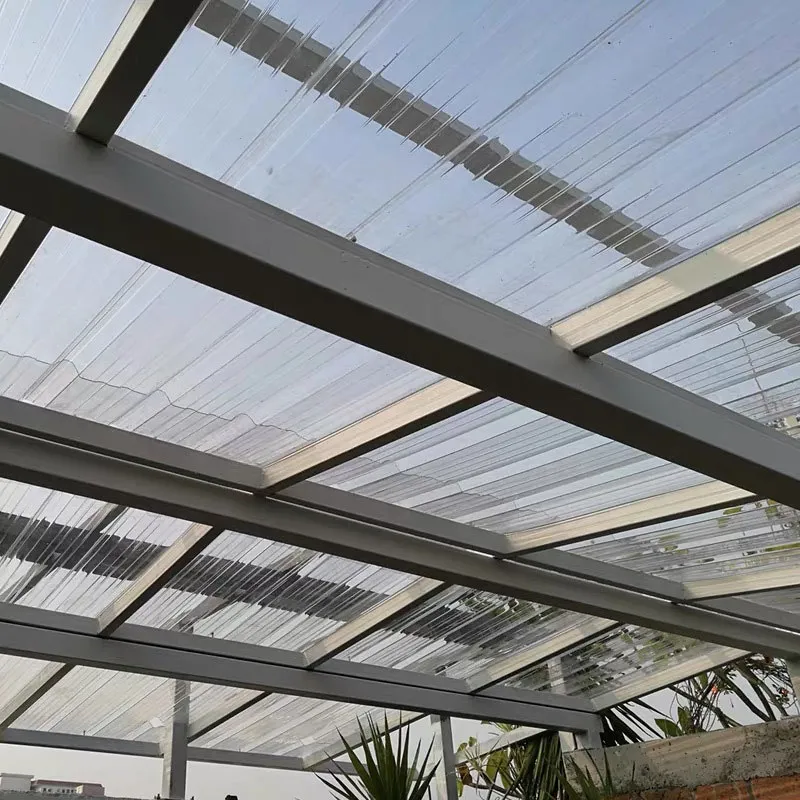 Прозрачный кровельный лист (поликарбонатный)