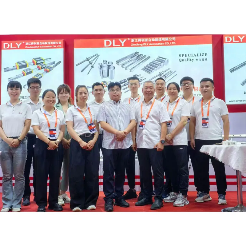 После возвращения с выставки команда DLY провела сессию обмена опытом, посвященную улучшению обслуживания клиентов.