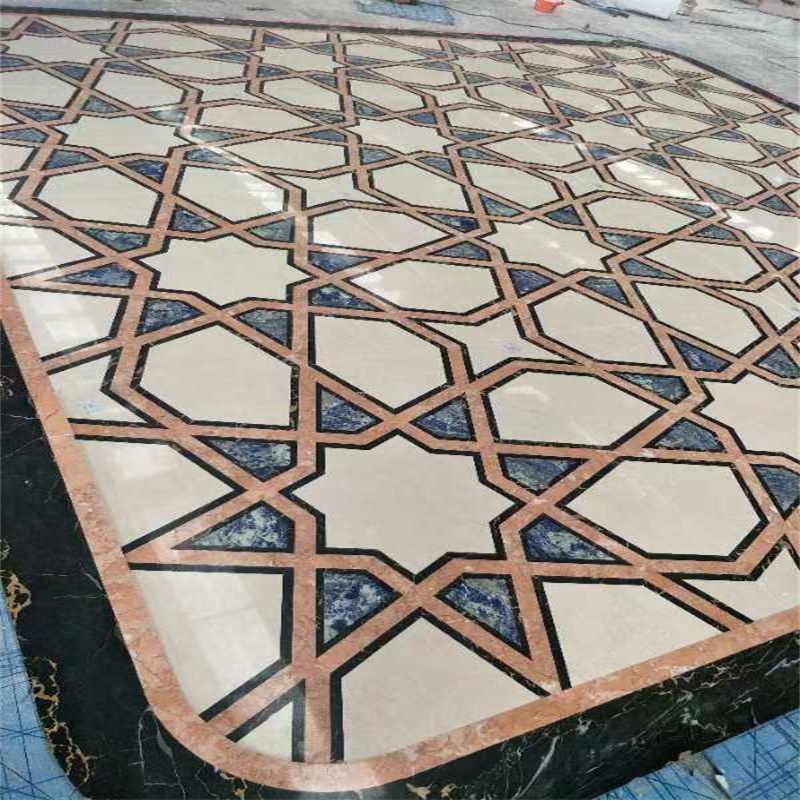 Узор и мозаика, нанесенные струей воды