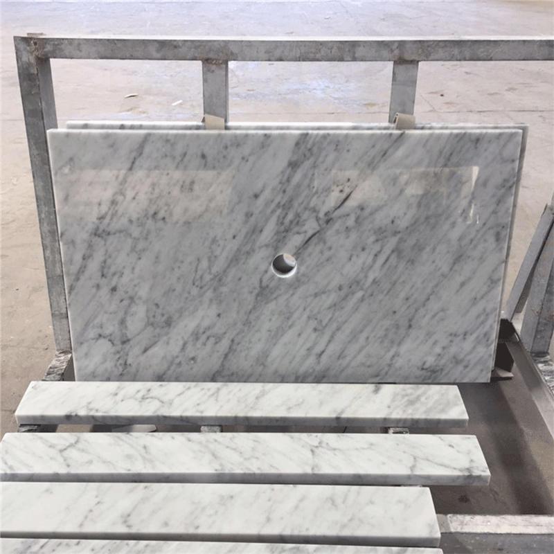 Столешница, раковина и стол