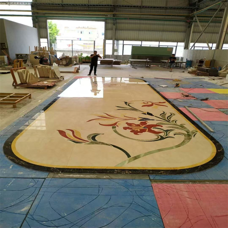 Узор и мозаика, нанесенные струей воды