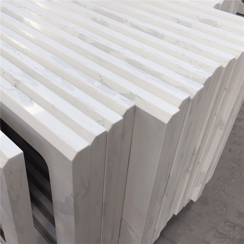 Столешница, раковина и стол