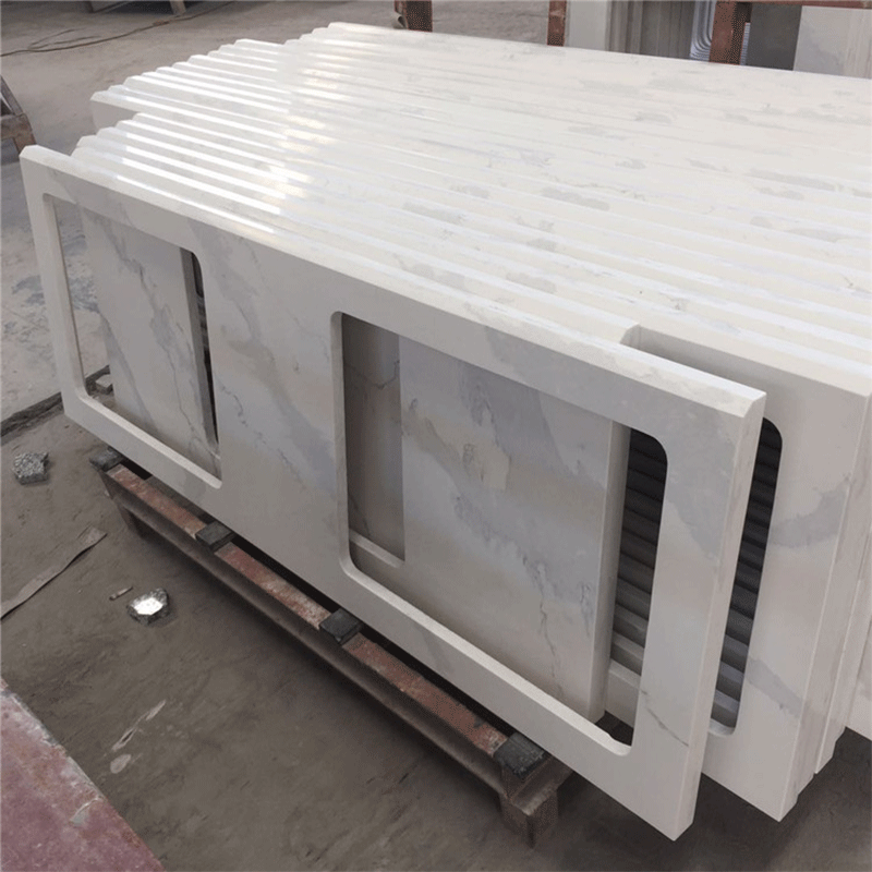 Столешница, раковина и стол