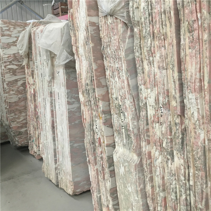 Розовый мрамор