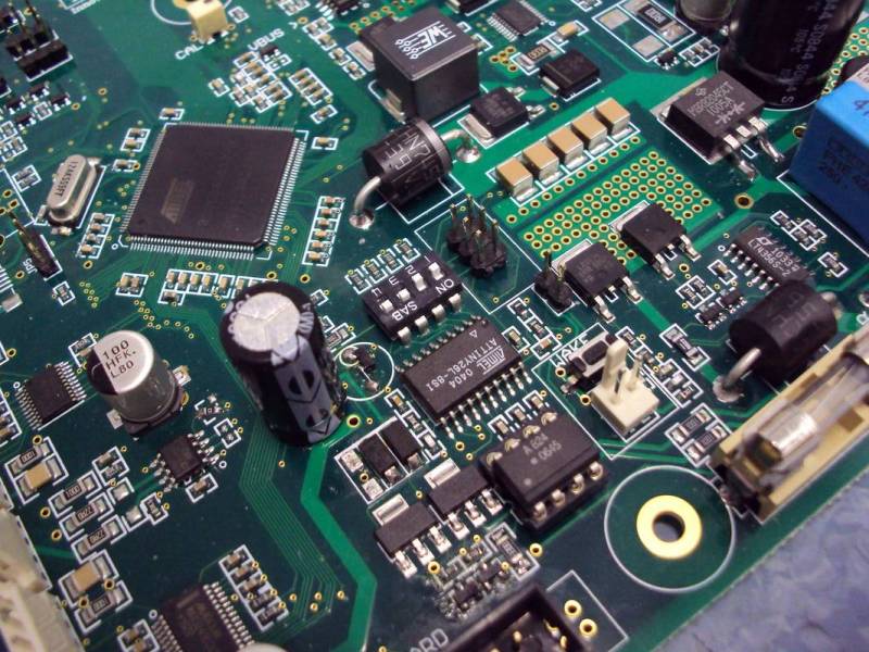 Какие существуют классы огнестойкости печатных плат? Для каких отраслей они соответственно подходят?