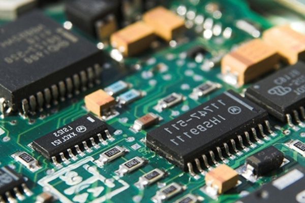 Какие аспекты следует учитывать при проведении SMT-монтажа PCBA-продуктов