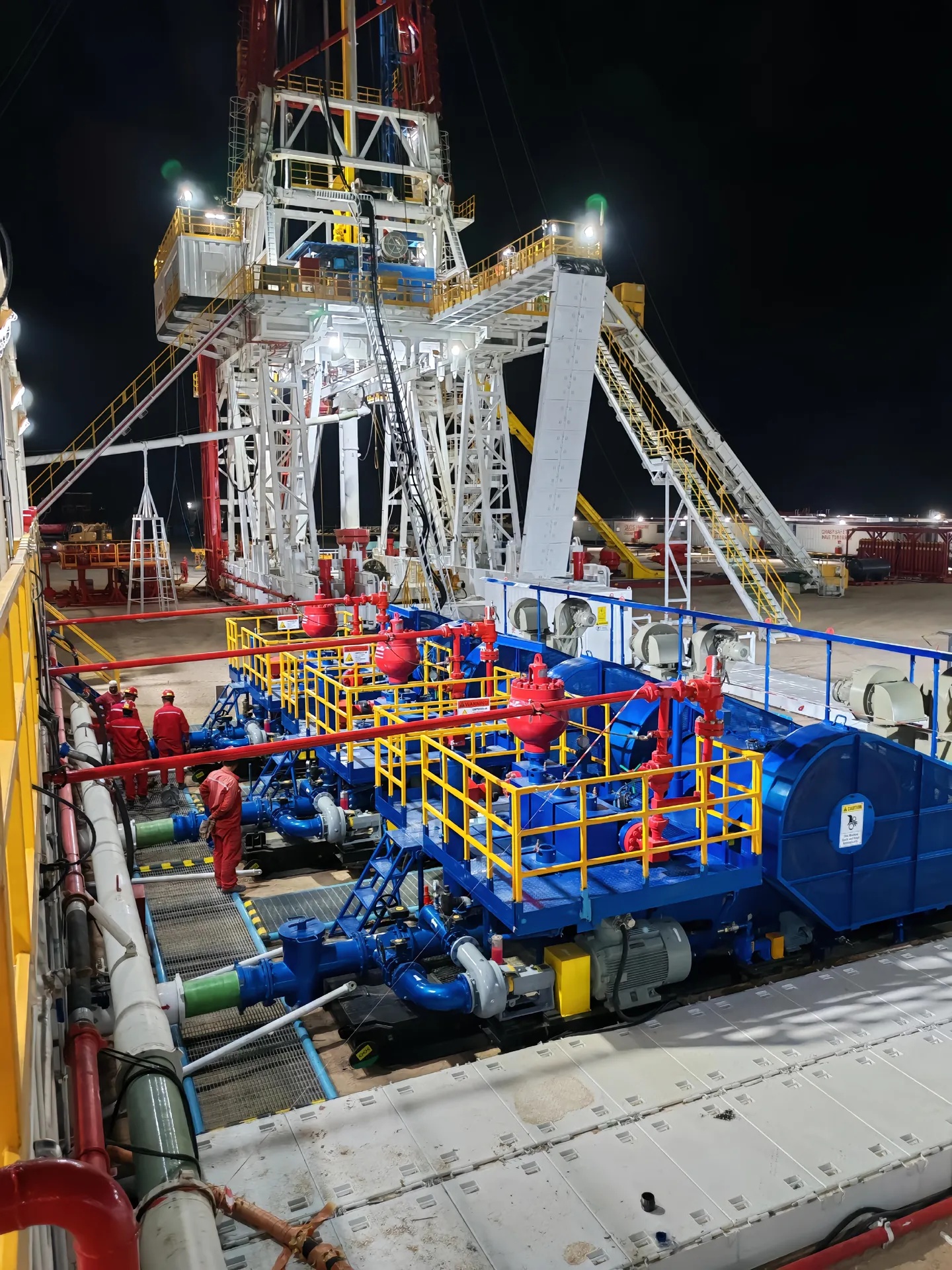 6370c56a2349a305b2cc8545342a438