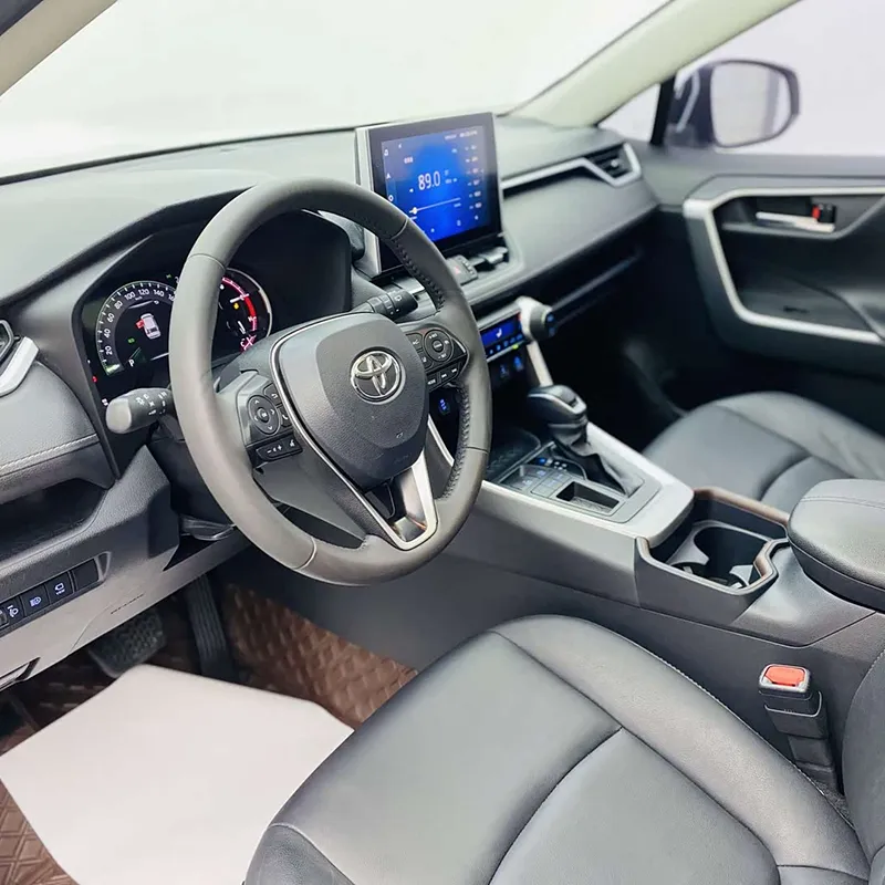 Подержанный Toyota RAV4 2021