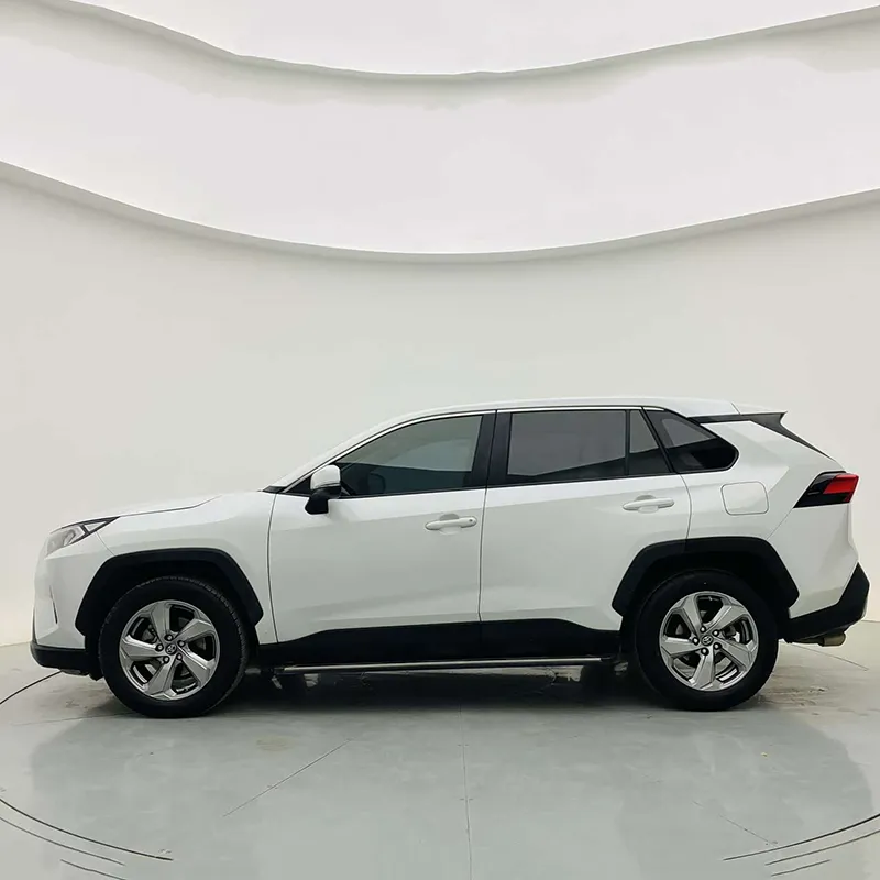 Подержанный Toyota RAV4 2021