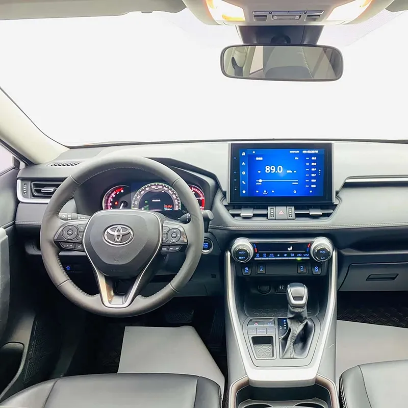 Подержанный Toyota RAV4 2021