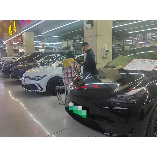 Укрепление каналов сбыта автомобилей для развития экспортной торговли – компания Heilongjiang Lingpai Environmental Protection Technology Co., Ltd. организовала для своих сотрудников посещение рынка подержанных автомобилей и ознакомление с его особенностями.