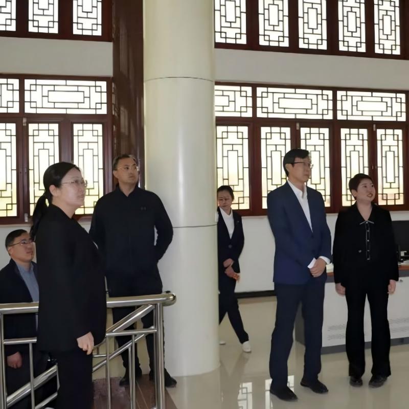 Глава Управления науки и технологий города Чан Чжицзюань с делегацией посетил ООО Чжунъоуюй Групп с инспекцией.