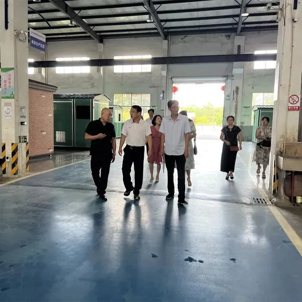 У фэйфэн, член постоянного комитета цзиндэчжэньского муниципального комитета партии и министр объединенного фронта, и его окружение возглавили визит на предприятие ооо цзянсийская электротехническая цзиньюань для руководства работой