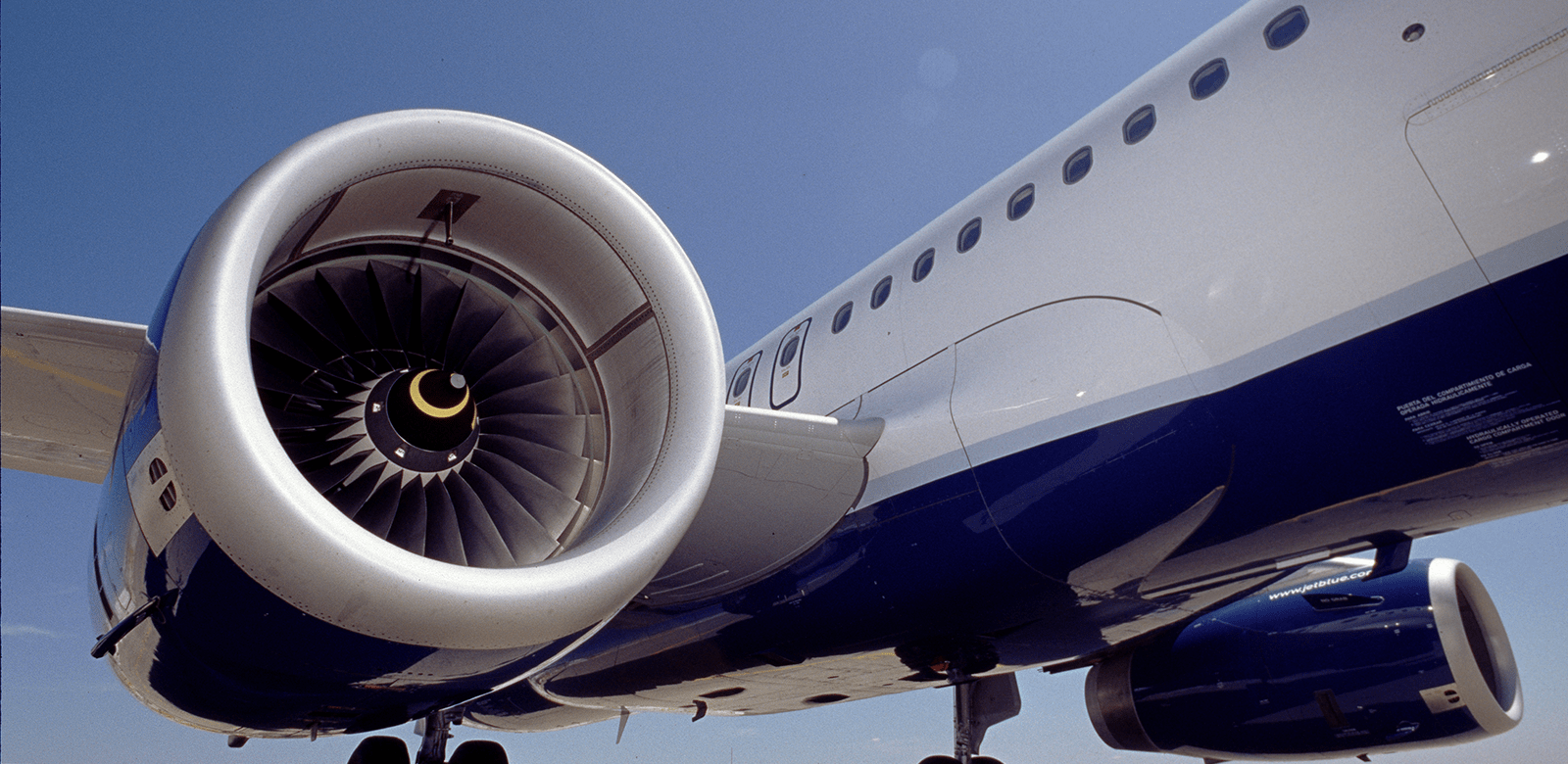 Двигатель V2500