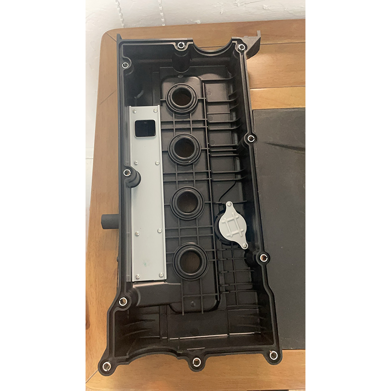 Клапанная крышка 22410-26611