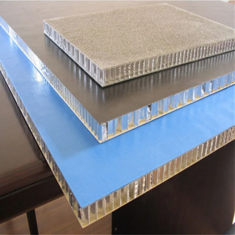 Сэндвич-панель с композитным сердечником из бумажных сот механического производства