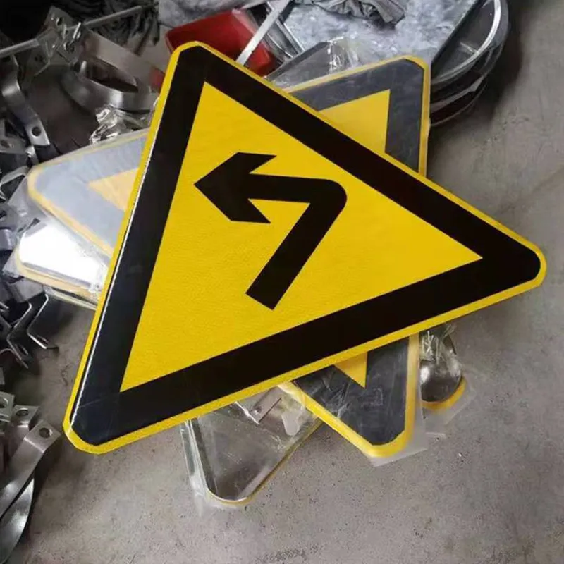 SMC направляющий дорожный знак