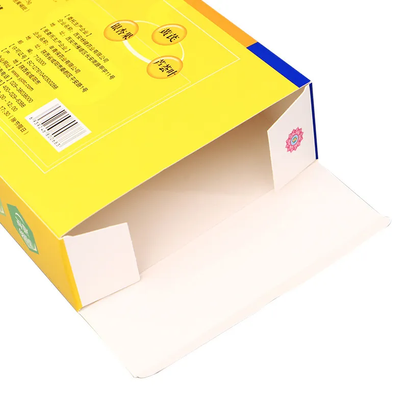 Белые картонные коробки