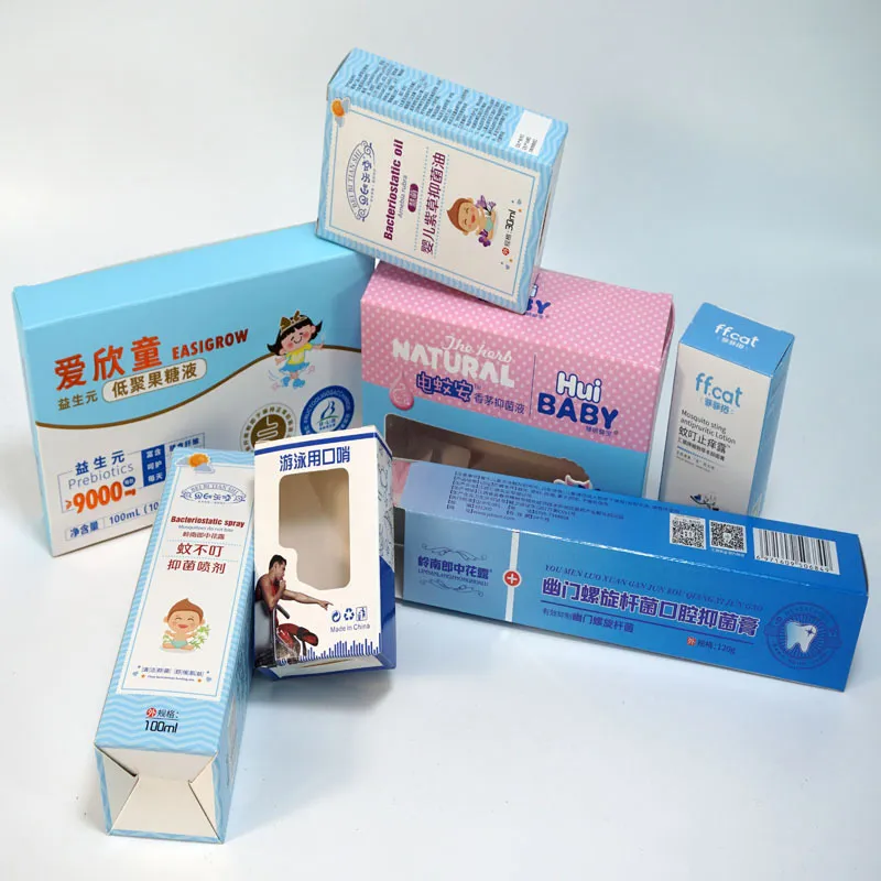 Белые картонные коробки