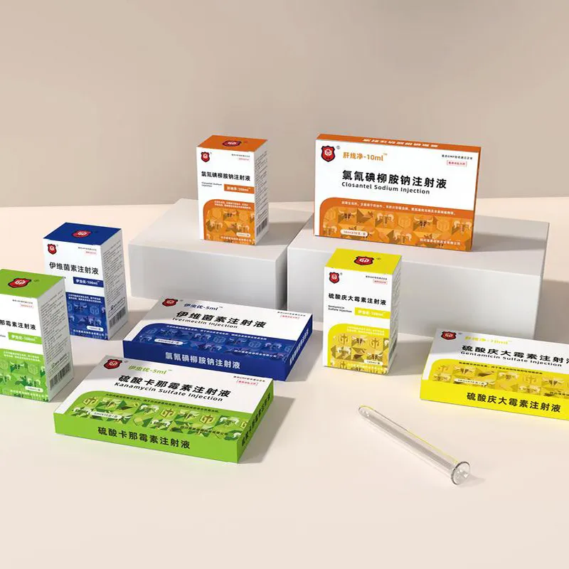 Белые картонные коробки