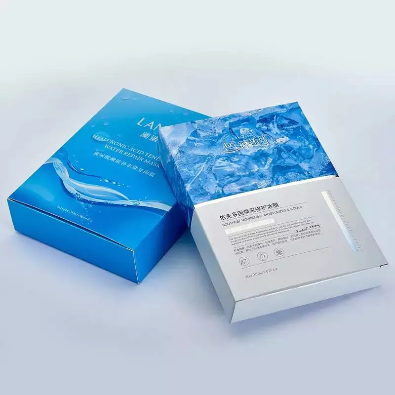 Белые картонные коробки