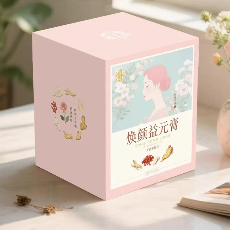 Белые картонные коробки