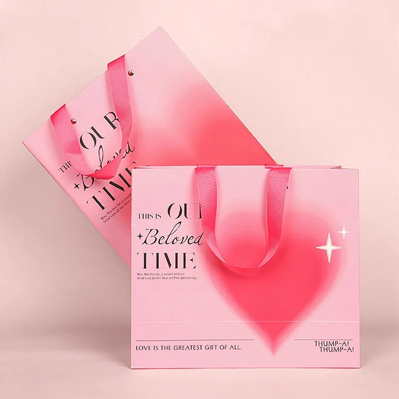 Белые картонные подарочные пакеты