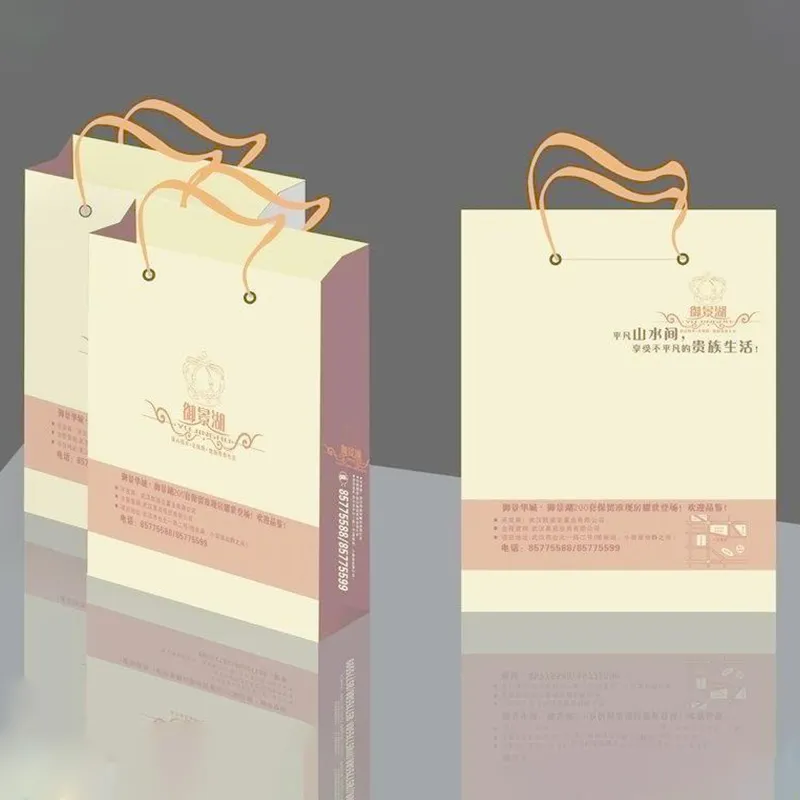 Белые картонные подарочные пакеты