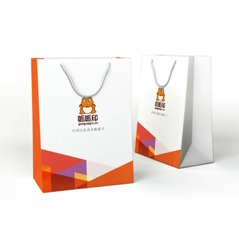 Белые картонные подарочные пакеты