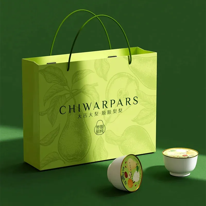 Белые картонные подарочные пакеты