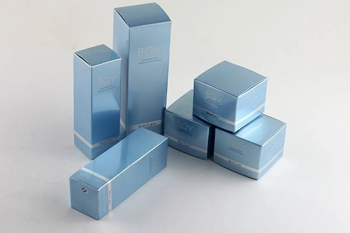 Картонные коробки с алюминиевой серебряной ламинацией7869 (1)