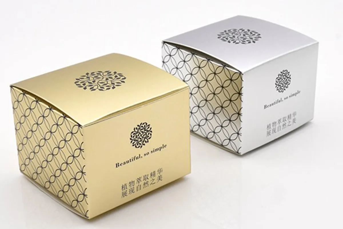 Картонные коробки с алюминиевой серебряной ламинацией7869 (4)